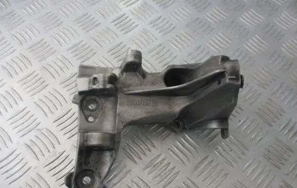 Peugeot 307 Engine mounting bracket 9659200880