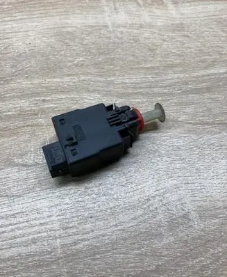 BMW 3 E30 Brake pedal sensor switch 8360420 110187
