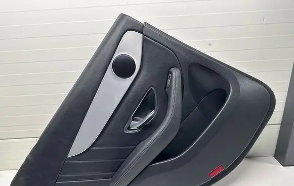 Mercedes-Benz GLC C253 Front door card panel trim
