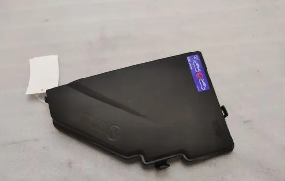 Volvo S90, V90 Fuse box cover 31398001