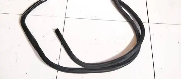 Chevrolet HHR Rubber seal front coupe door 