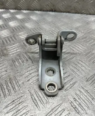 Honda CR-V Front door upper hinge