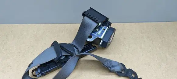 Mercedes-Benz CLS C219 Front seatbelt 2118600186
