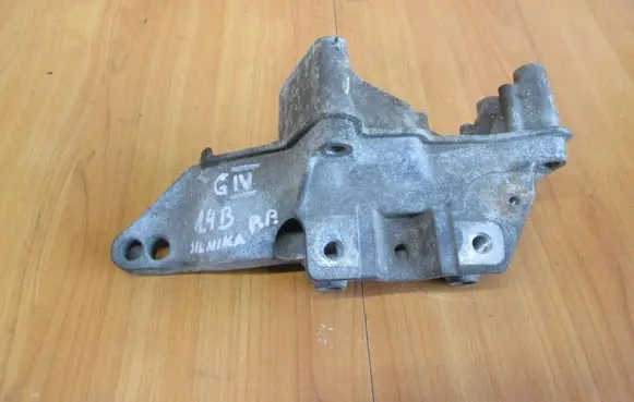 Volkswagen Golf IV Engine mounting bracket 036199275E