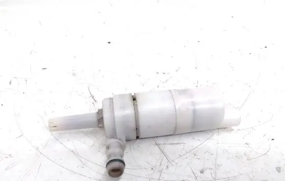 Cadillac CTS Headlight washer pump 8TW00754016