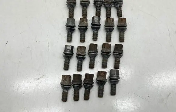 Renault Megane III Nuts/bolts 