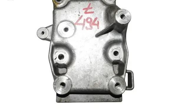 Mercedes-Benz E W213 Engine mounting bracket A2742240200
