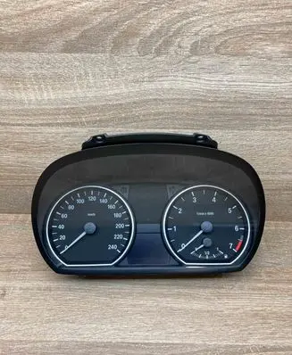 BMW 1 E81 E87 Speedometer (instrument cluster) 9220941 1024932