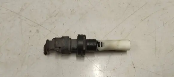 Opel Astra J Windshield washer fluid level sensor 13195945