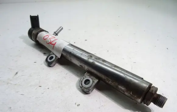 Ford Focus Fuel main line pipe 9D280