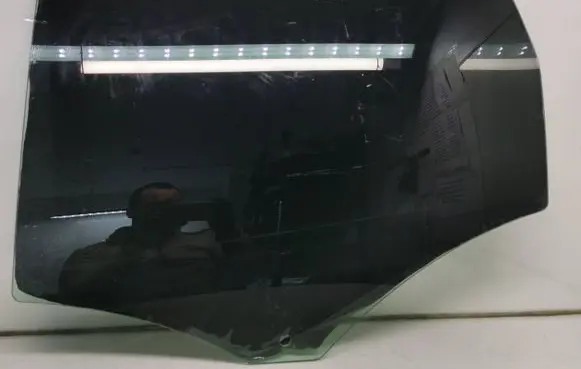 Volvo XC70 Rear door window glass Dot57m20as2 43r001105 E000186