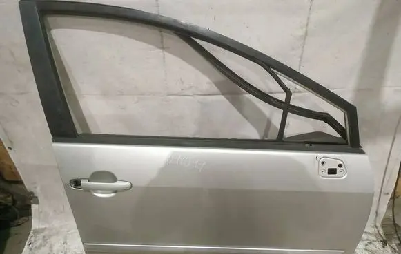 Toyota Corolla Verso AR10 Front door PILKOS