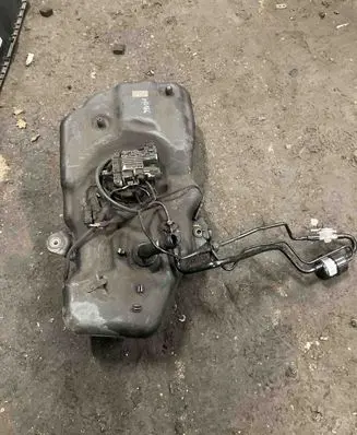 Mercedes-Benz ML W166 AdBlue liquid reservoir A1664706001 1664706001
