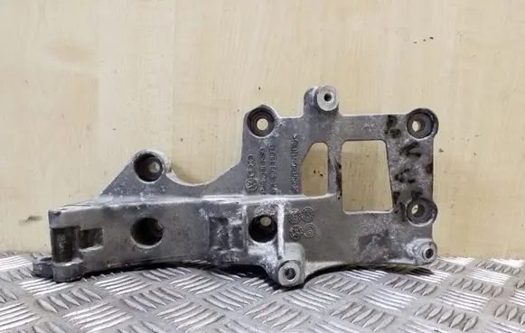 Volkswagen Eos Generator/alternator bracket 06F903143E