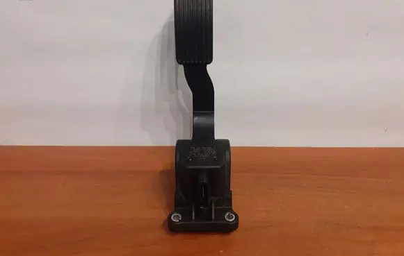 Mercedes-Benz Sprinter W906 Accelerator throttle pedal A9063000304 0280755025