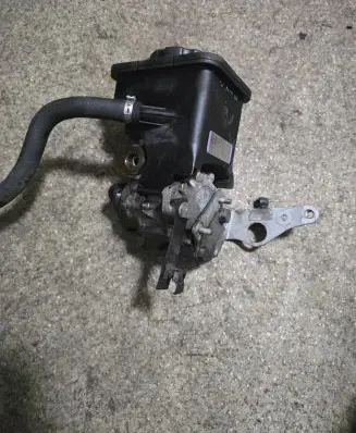 BMW 5 E39 Power steering pump 6750938