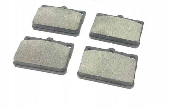 Mitsubishi L200 Brake pads (front) MB895161