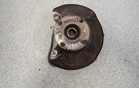 Suzuki Liana Front wheel hub spindle knuckle