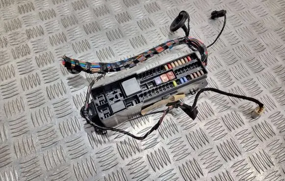Ford C-MAX II Fuse module AV6T9A340AAA D6D12D27D