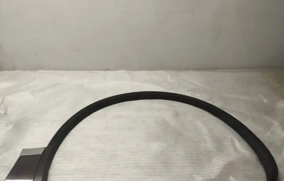 Volkswagen Touareg II Fender trim (molding) 7P6853718A 7P6854536A