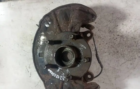 Toyota Avensis T250 Front wheel hub 4321205060