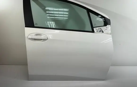 Toyota Yaris Front door 