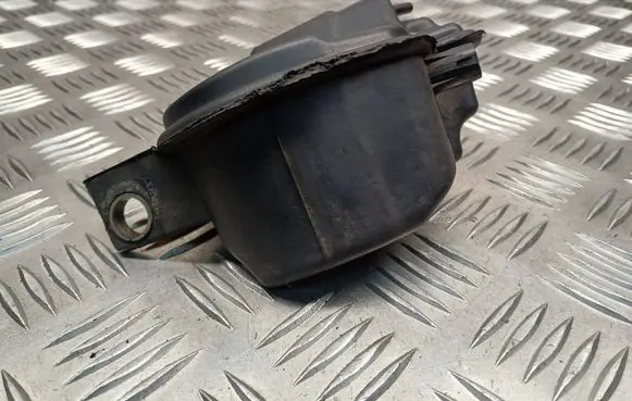 Vacuum air tank