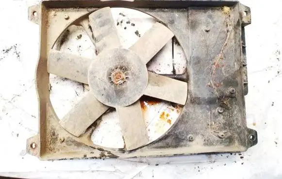 Radiator cooling fan shroud