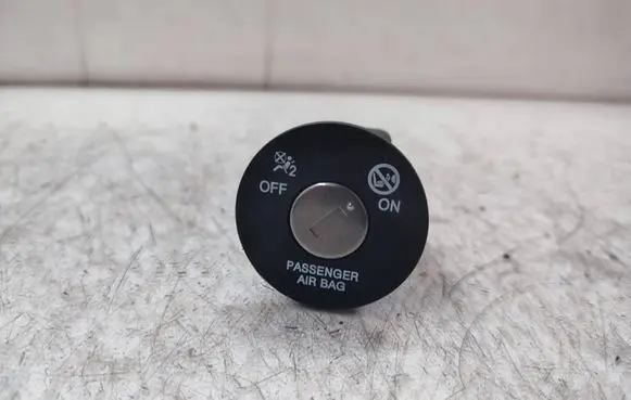 KIA Optima Passenger airbag on/off switch