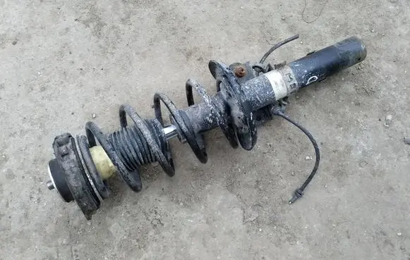 Volkswagen Polo Front shock absorber/damper