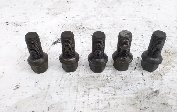 Volkswagen Caddy Nuts/bolts 