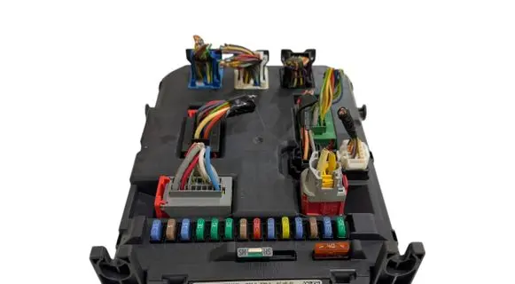 Peugeot 207 Fuse module 9664983180 22661F01