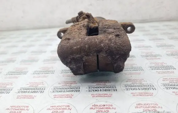 Volkswagen PASSAT B7 Rear brake caliper 
