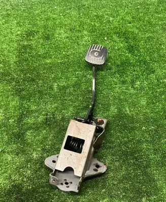 Nissan NV200 Clutch pedal E021387X21 5113