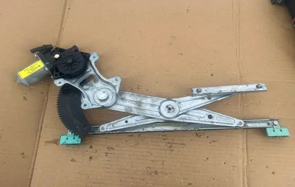 Nissan Note (E12) Front door window regulator with motor 827311HB1A 3036929A 8Q35022A2