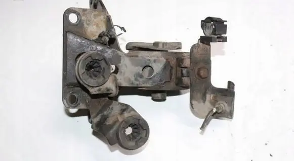 Nissan X-Trail T31 Engine mount bracket 1406213
