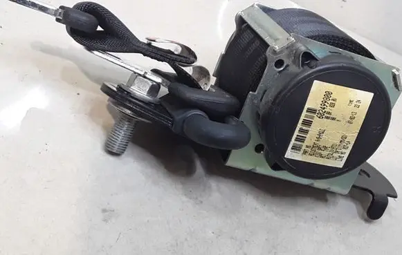 Mazda 3 I Middle seatbelt (rear) 6070218 602499800 0433011