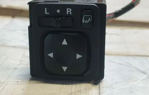 Mitsubishi Grandis Wing mirror switch 183569