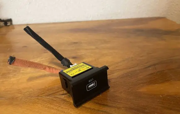 USB socket connector
