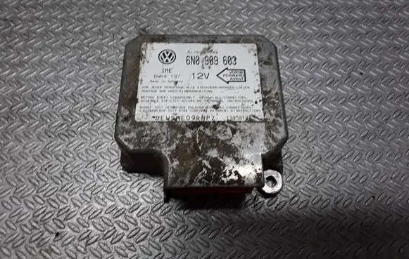 Volkswagen Golf III Airbag control unit/module