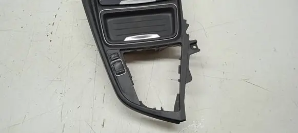 Cup holder front