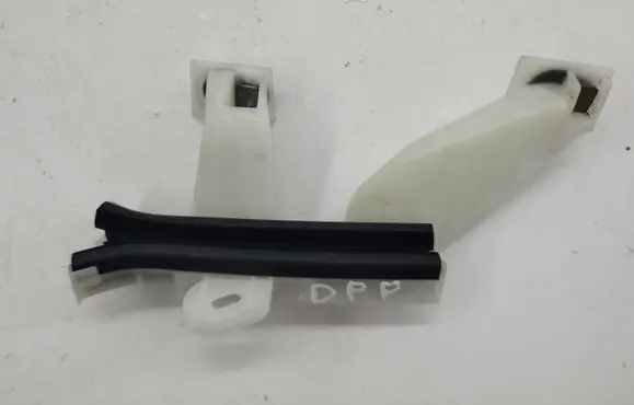 Opel Mokka B Front door windshield rail 9820820780
