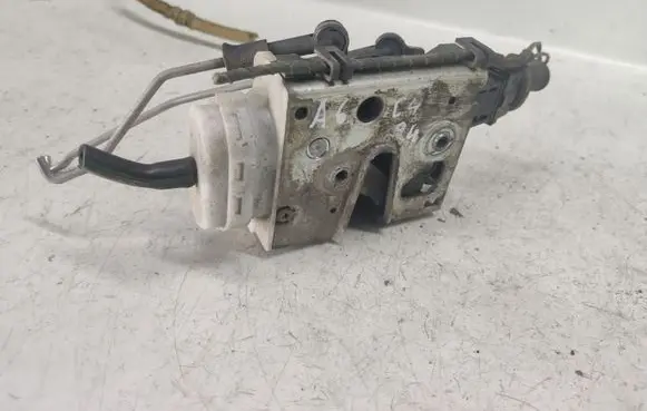 Audi A6 S6 C4 4A Front door lock