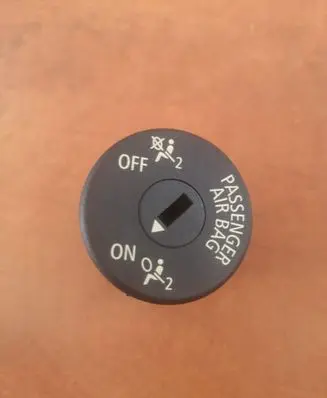Passenger airbag on/off switch