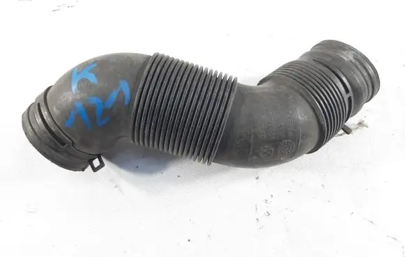 Volkswagen Golf IV Air intake hose/pipe 6Q0129684P