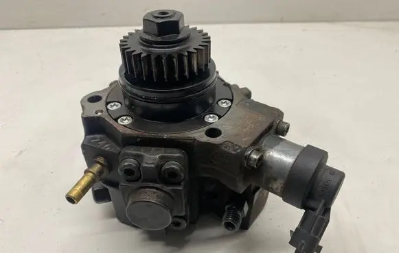Nissan Qashqai Fuel injection high pressure pump H8201045496 0445010250 1315752