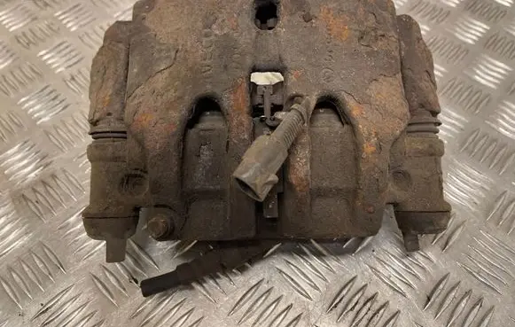 Iveco Daily 30.8 - 9 Front brake caliper