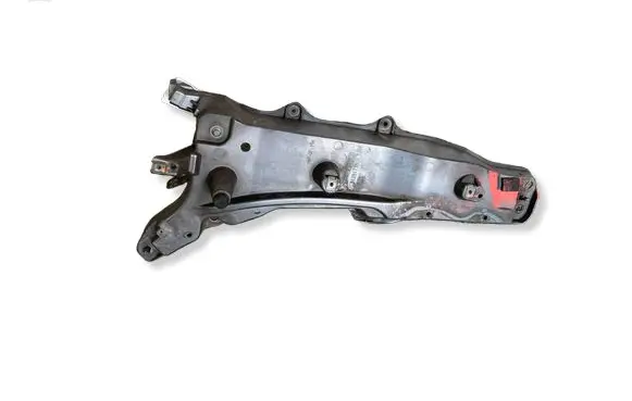 Volvo XC90 Fender mounting bracket 31391778