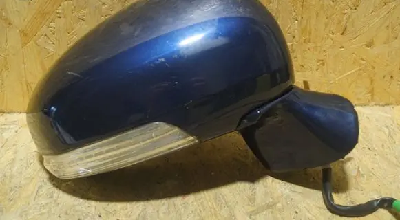 Toyota Avensis T270 Front door electric wing mirror