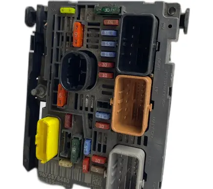 Peugeot 308 Fuse box set 9675878480 R05